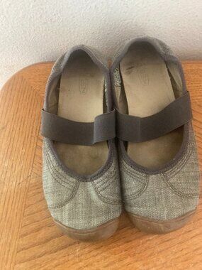 KEEN "Sienna" Gray Denim Mary Jane Casual Reliable Flats (7)